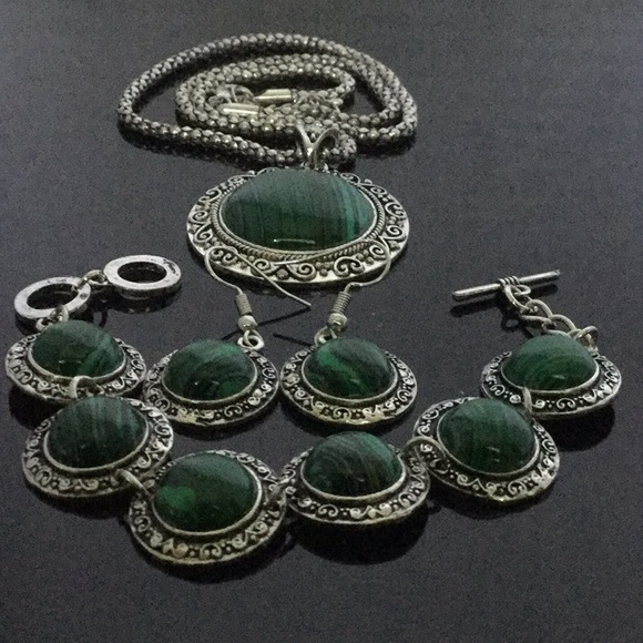 Jewelry - VtgFashion MalachitJewelry Bracelet, Ncklck,Earing